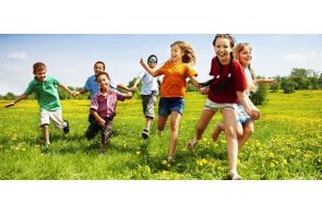 Активные игры: как занять ребенка на улице