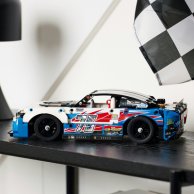 Конструктор Lego Technic NASCAR Next Gen Chevrolet Camaro ZL1, 672 деталей 42153