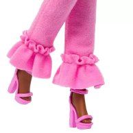 Кукла Mattel Barbiecore Барби модница в костюме с перьями Barbie HYV28