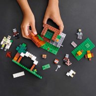 Lego Minecraft Аванпост разбойников (21159)