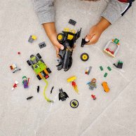Конструктор LEGO® Super Heroes Бэтмен против Джокера: погоня на Бэтмобиле 136 деталей (76180)