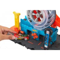 Игровой набор Mattel Удивительные трюки в шиномонтаже Hot Wheels HDP02